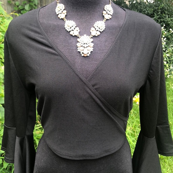 Missguided black wrap, flared sleeve crop top - Picture 5 of 6